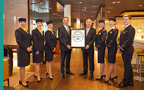 Lufthansa: la primera y única línea aérea europea con el sello de 5 Estrellas Skytrax, lo que la convierte en una de las 10 mejores del mundo